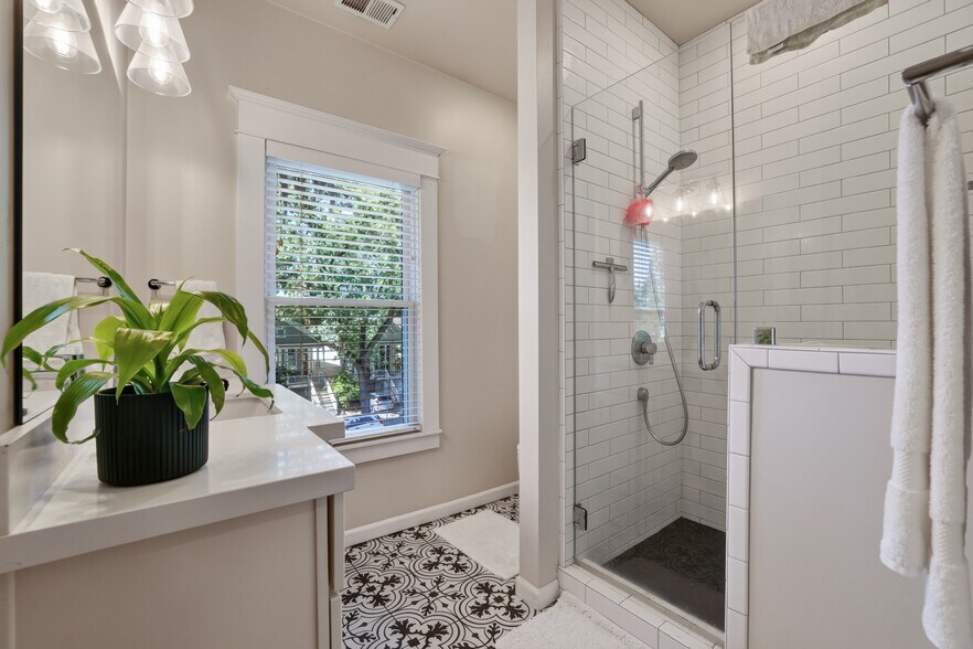 More Photos Of 2409 I St, Sacramento Apartments For Sale