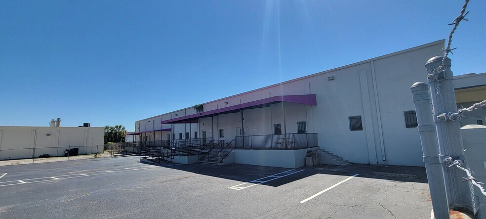 Primary Photo Of 2140 W Washington St, Orlando Distribution For Sale
