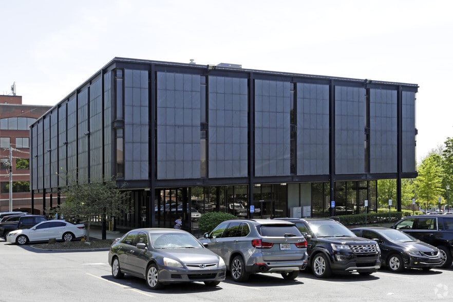 More Photos Of 300 N College Ave, Fayetteville Office For Lease
