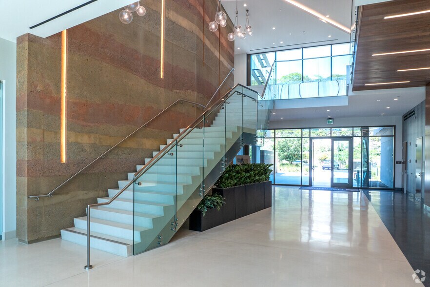 More Photos Of 4930 Directors Pl, San Diego Unknown For Lease