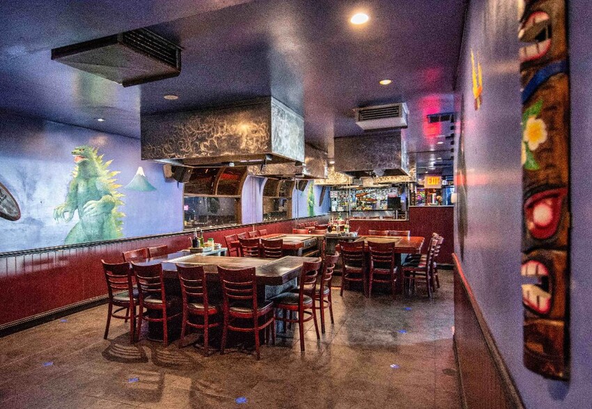 More Photos Of 16232 Pacific Coast Hwy, Huntington Beach Restaurant For Sale