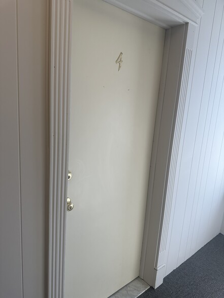 More Photos Of 22-26 W Main St, Patchogue Storefront Retail Office For Lease