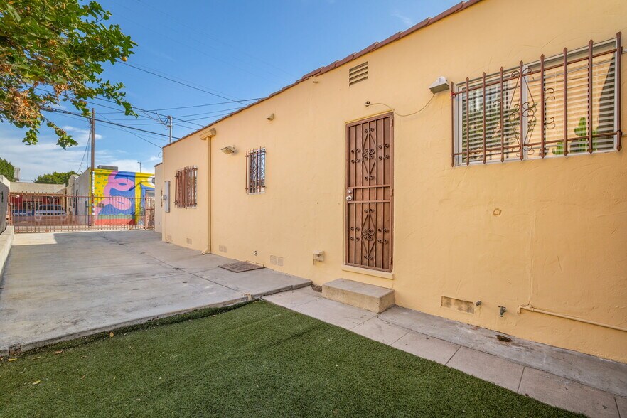 More Photos Of 121 N Avenue 59, Los Angeles Office Residential For Sale
