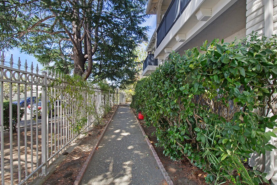 More Photos Of 1920 Latham St, Mountain View Apartments For Sale