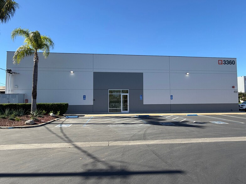 More Photos Of 3360 N San Fernando Rd, Los Angeles Industrial For Lease