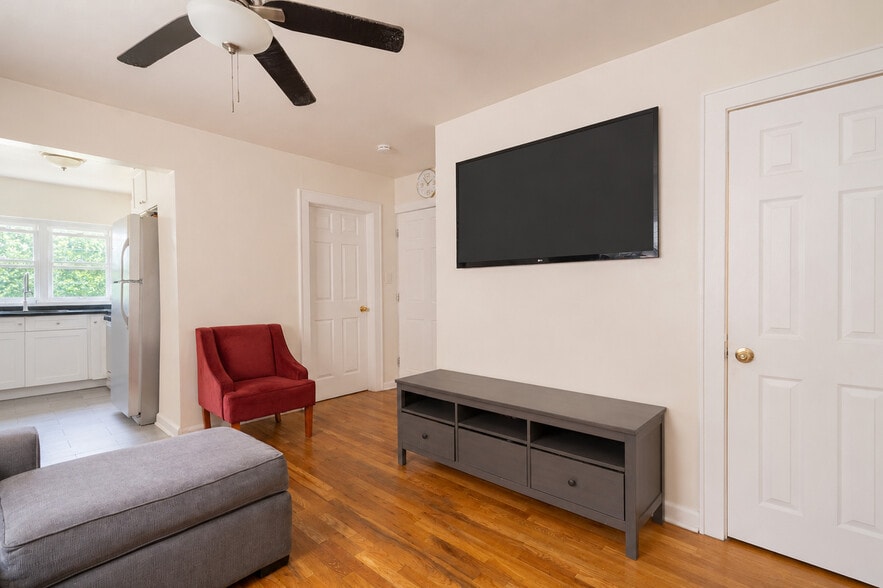 More Photos Of 50 Jewell St, Garfield Apartments For Sale