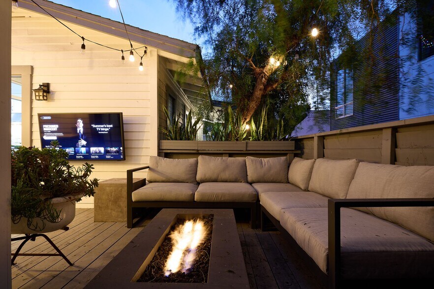 More Photos Of 2329 Ocean Ave, Venice Multifamily For Sale