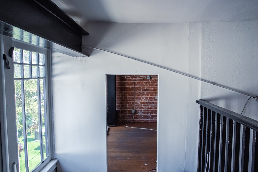 More Photos Of 2708 Main St, Santa Monica Storefront For Lease