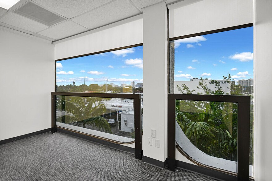More Photos Of 2691 E Oakland Park Blvd, Fort Lauderdale Office Residential For Lease