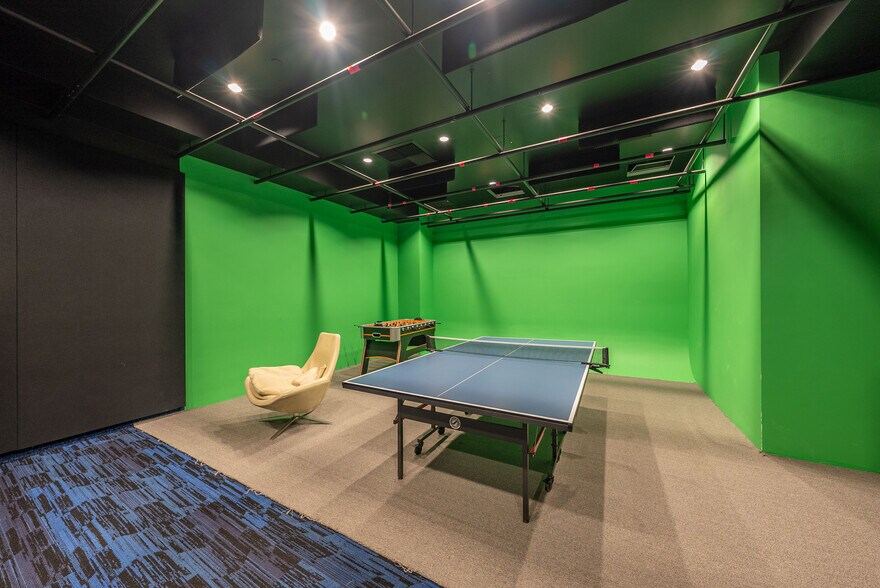 More Photos Of 2960 W Sahara Ave, Las Vegas Office For Lease