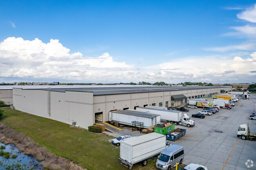 More Photos Of 1125 Gills Dr, Orlando Warehouse For Lease