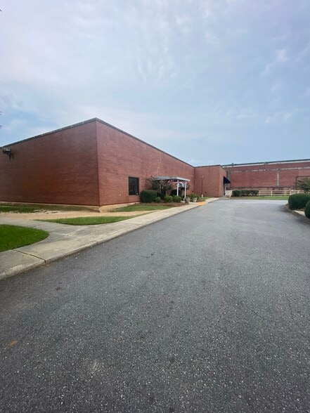 More Photos Of 60 Highway 22 W, Milledgeville Manufacturing For Sale