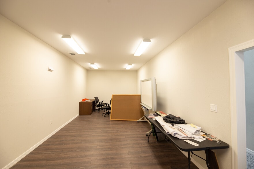 More Photos Of 9937 Race Track Rd, Tampa Manufacturing For Lease