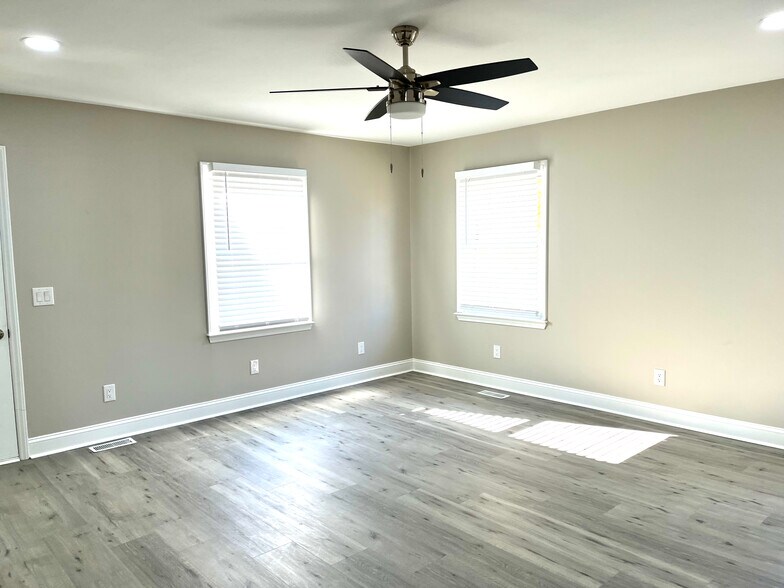 More Photos Of 108 Justice Heights St, Apex Medical For Lease