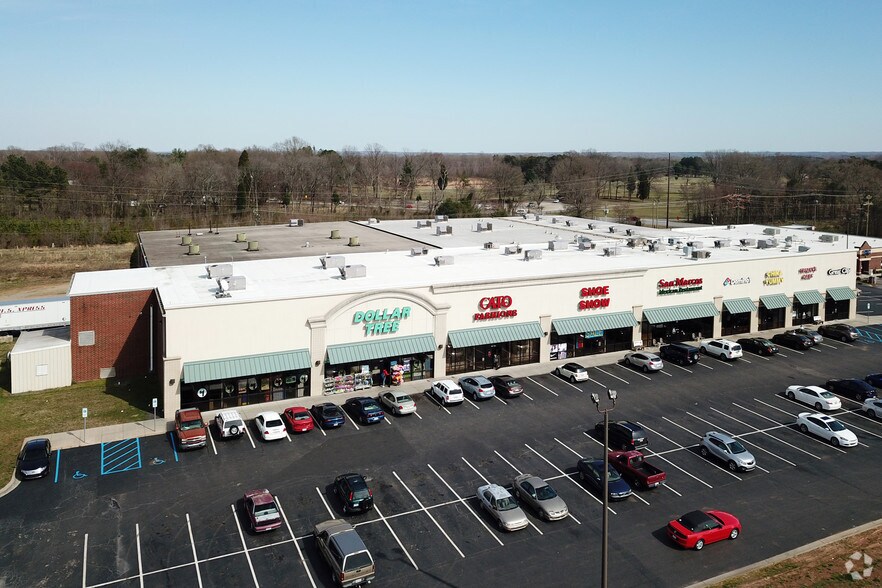 More Photos Of 131 Commerce Ln, Mayodan Storefront For Lease