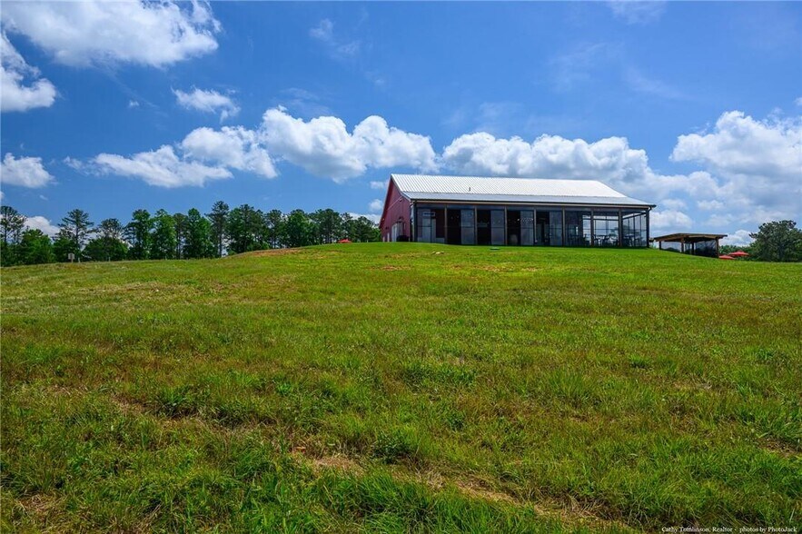 More Photos Of 119 Inland Dr, Talking Rock Winery Vineyard For Sale