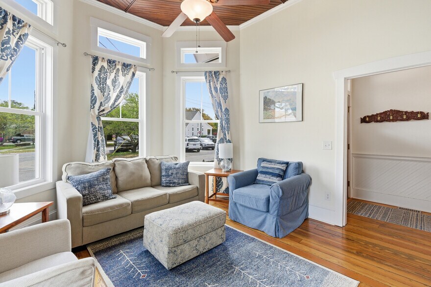 More Photos Of 119 N Davis St, Southport Hospitality For Sale