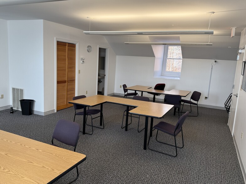 More Photos Of 95-127 Fenn Rd, Newington Unknown For Lease