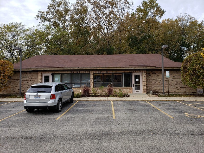 More Photos Of 3424-3426 N Old Arlington Heights Rd, Arlington Heights Unknown For Lease