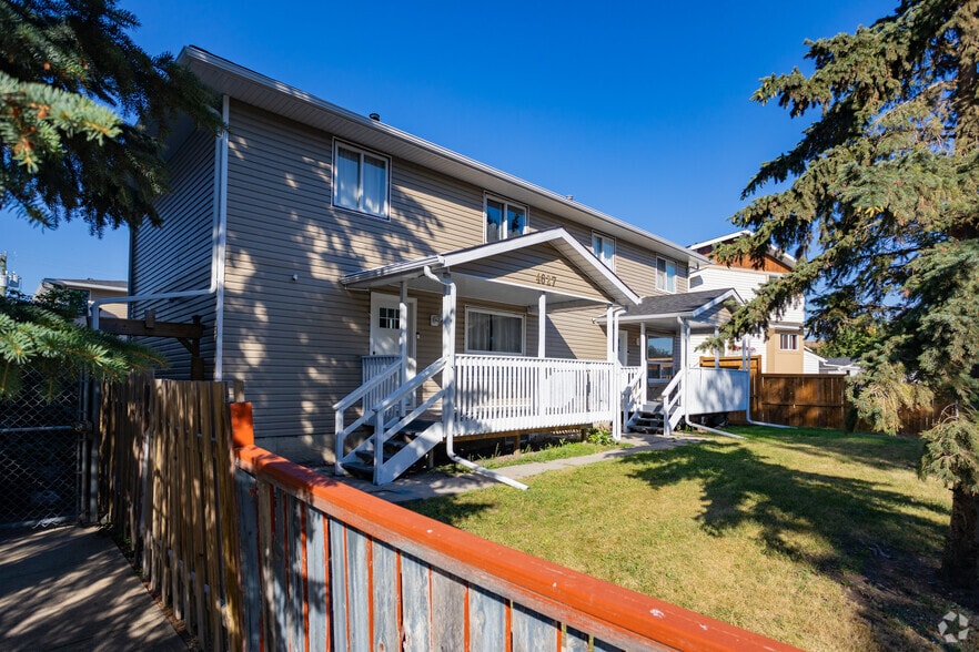 More Photos Of 4627 73 St NW, Calgary Apartments For Sale