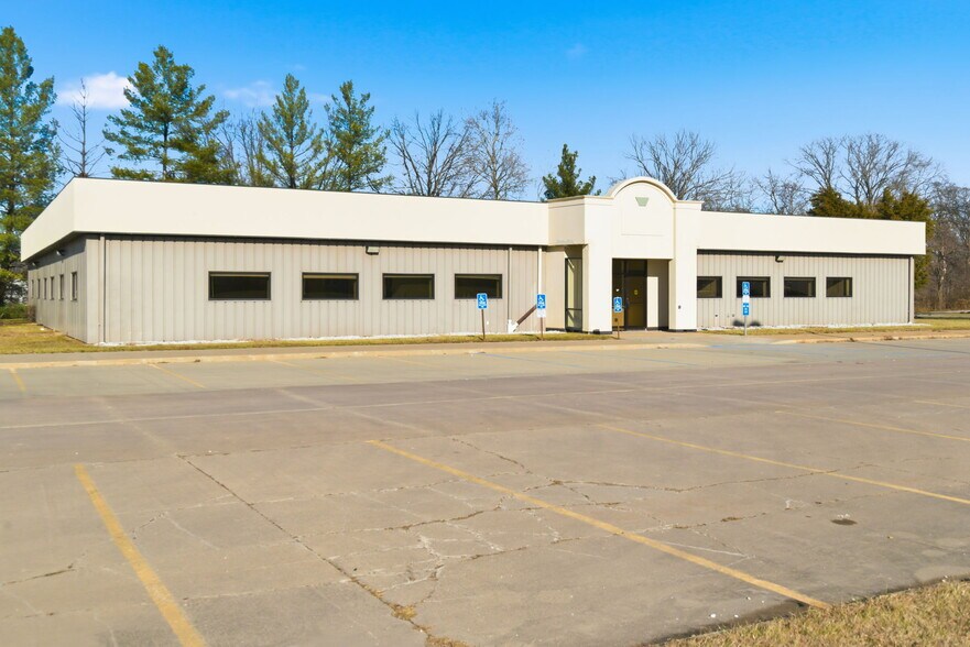 More Photos Of 1612 N Osteopathy, Kirksville Office For Sale