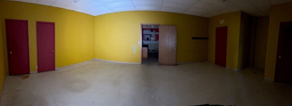 More Photos Of 2770 N Douglass St, Malden Storefront Retail Office For Sale