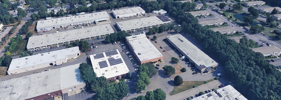 More Photos Of 303 Christopher St, Ronkonkoma Warehouse For Lease