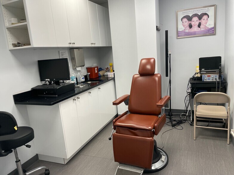 More Photos Of 38-08 Union St, Flushing Office Residential For Lease
