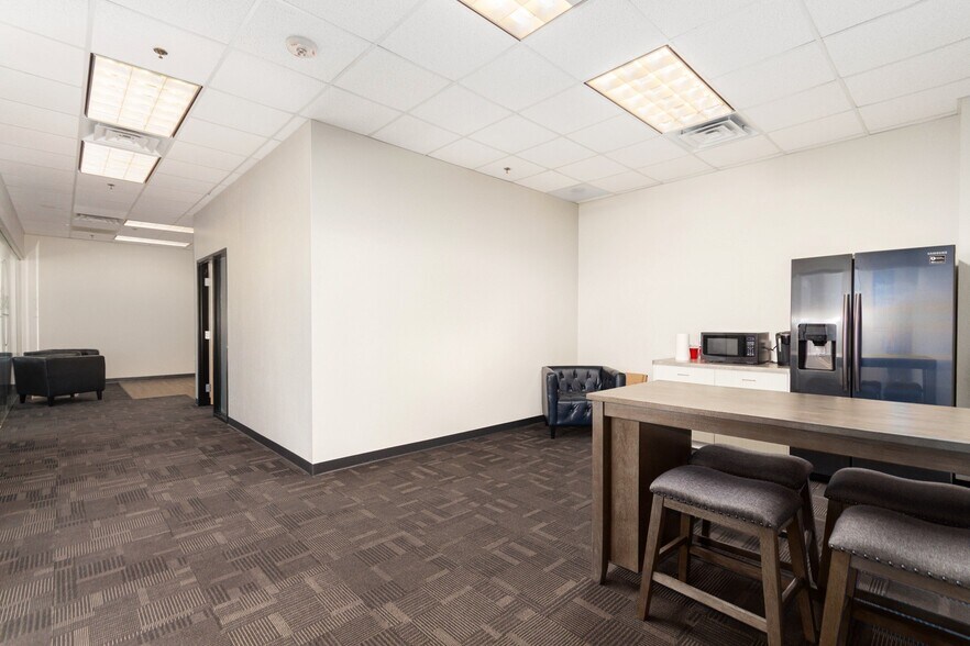 More Photos Of 1040 S Gilbert Rd, Gilbert Storefront Retail Office For Lease