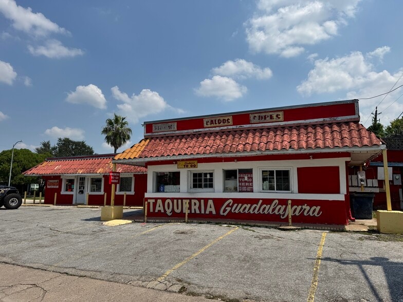 More Photos Of 703 S 75th St, Houston Restaurant For Sale