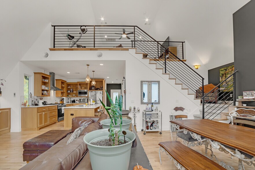 More Photos Of 446724 E 390 Rd, Langley Hotel For Sale