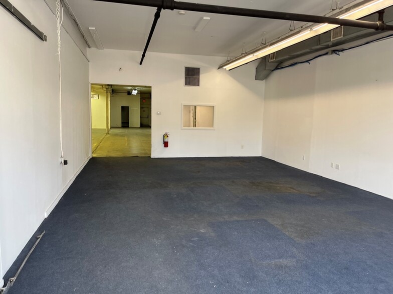 More Photos Of 25 Perry Ave, Norwalk Warehouse For Lease