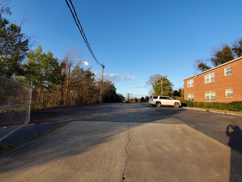 More Photos Of 1347 Jefferson St, Macon-Bibb Office For Lease