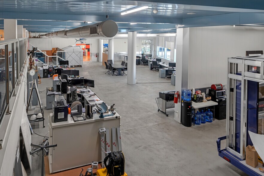 More Photos Of 3114 Tonnelle Ave, North Bergen Showroom For Lease