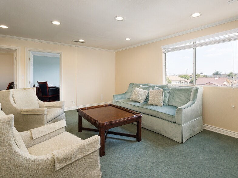 More Photos Of 4701 W Imperial Hwy, Inglewood Loft Creative Space For Sale
