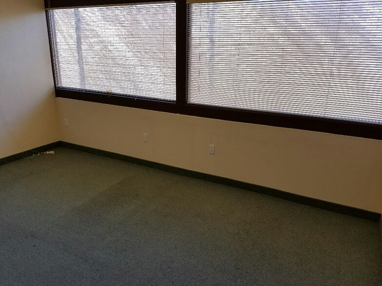 More Photos Of 5040 Edna Ave, Las Vegas Office For Lease