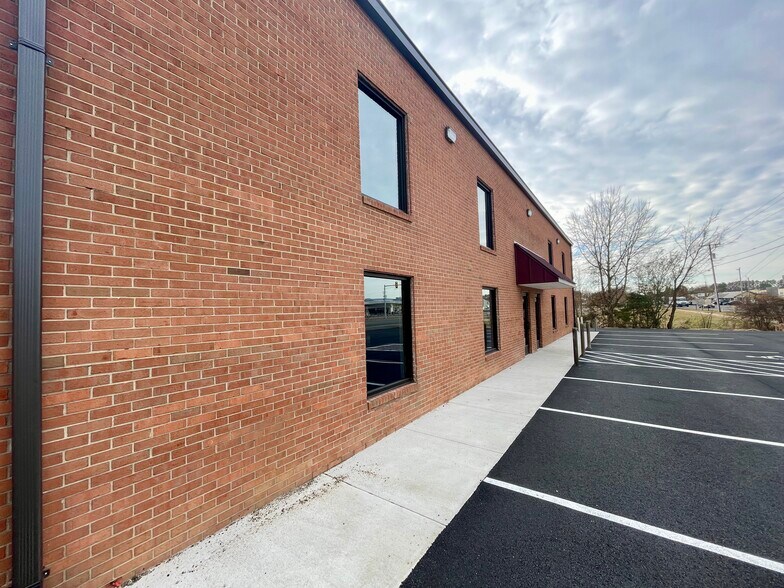 More Photos Of 3925 Lafayette Blvd, Fredericksburg Flex For Lease