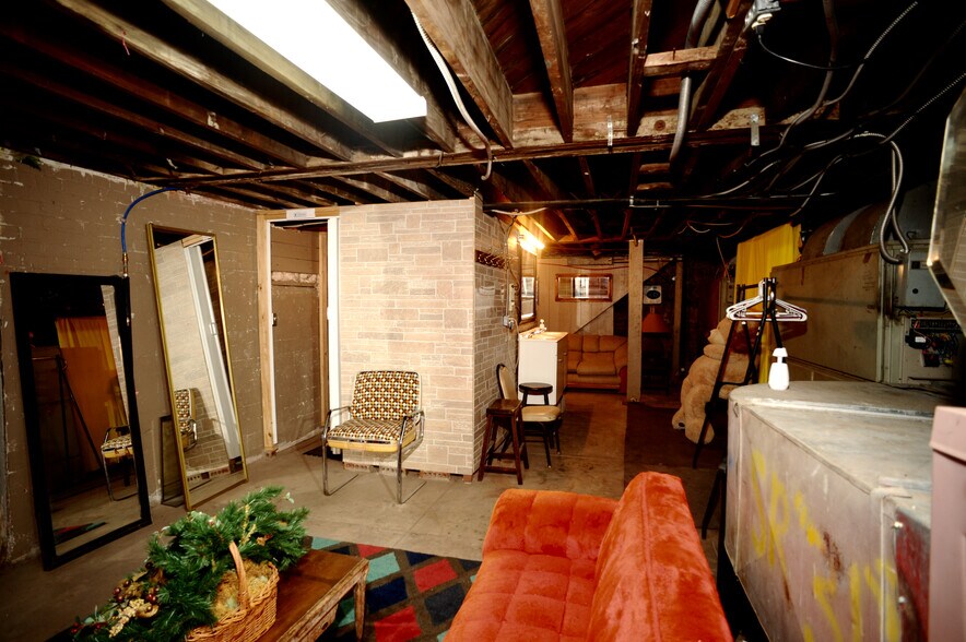 More Photos Of 424 W Main St, Denison Storefront Retail Office For Sale