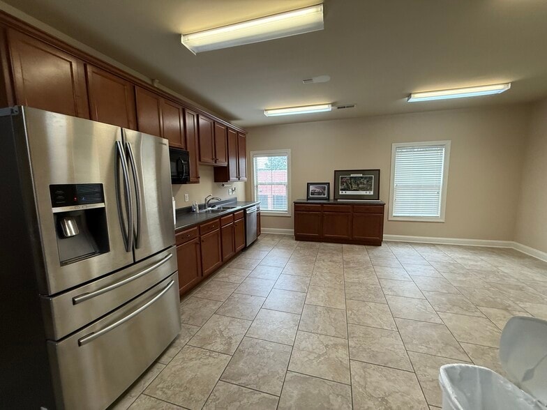 More Photos Of 1995 Skibo Rd, Fayetteville Office For Lease