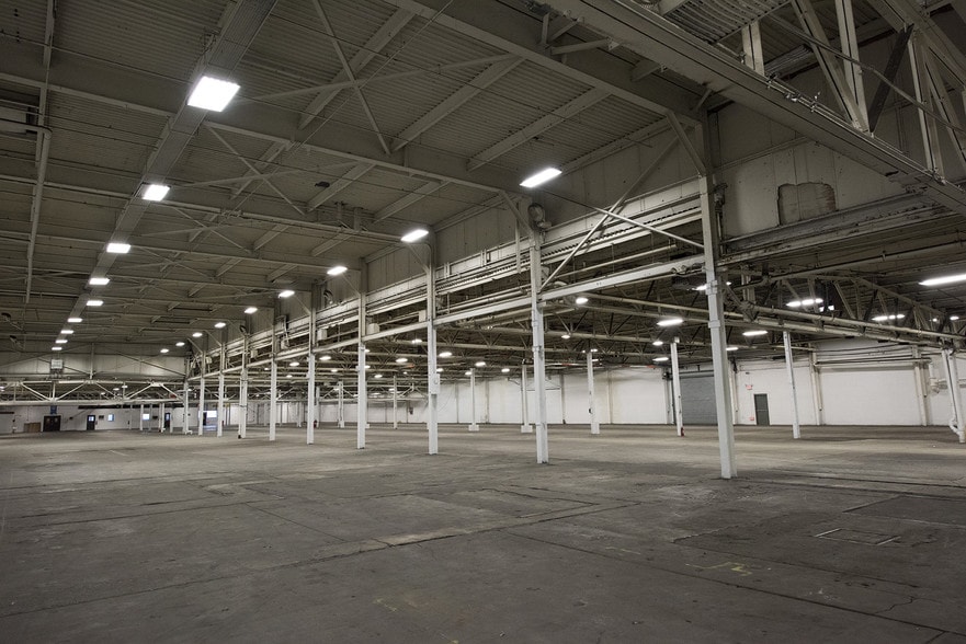 More Photos Of 122 Mill Rd, Oaks Warehouse For Lease