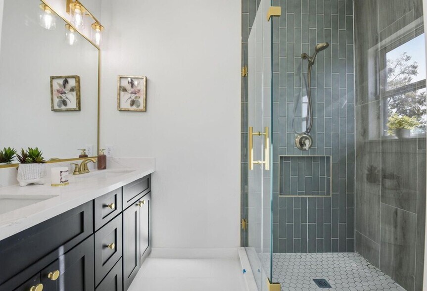 More Photos Of 7958 Henson st, Houston Apartments For Sale