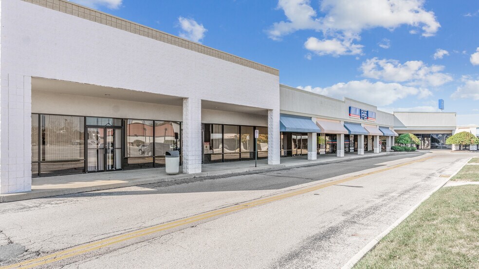 More Photos Of 987 E Ash St, Piqua Storefront For Lease