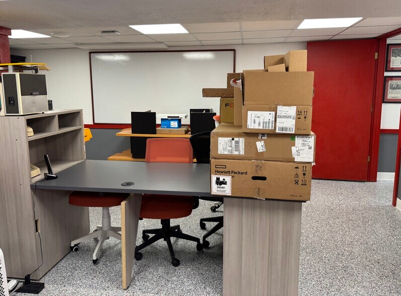 More Photos Of 121 S State St, Belvidere Flex For Sale