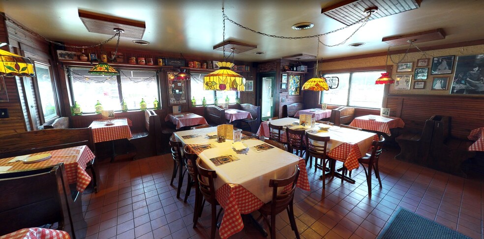 More Photos Of 228 E Washington St, Oswego Restaurant For Lease