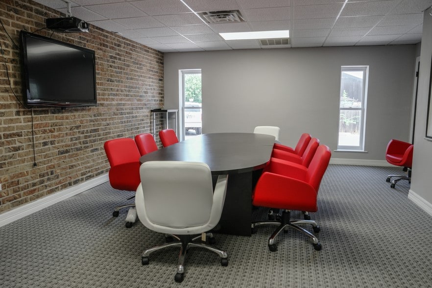 More Photos Of 6001 Nw Expressway, Oklahoma City Office For Sale