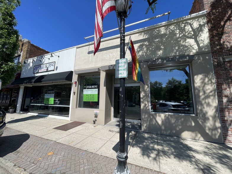 More Photos Of 346-348 Broad Ave, Leonia Restaurant For Lease