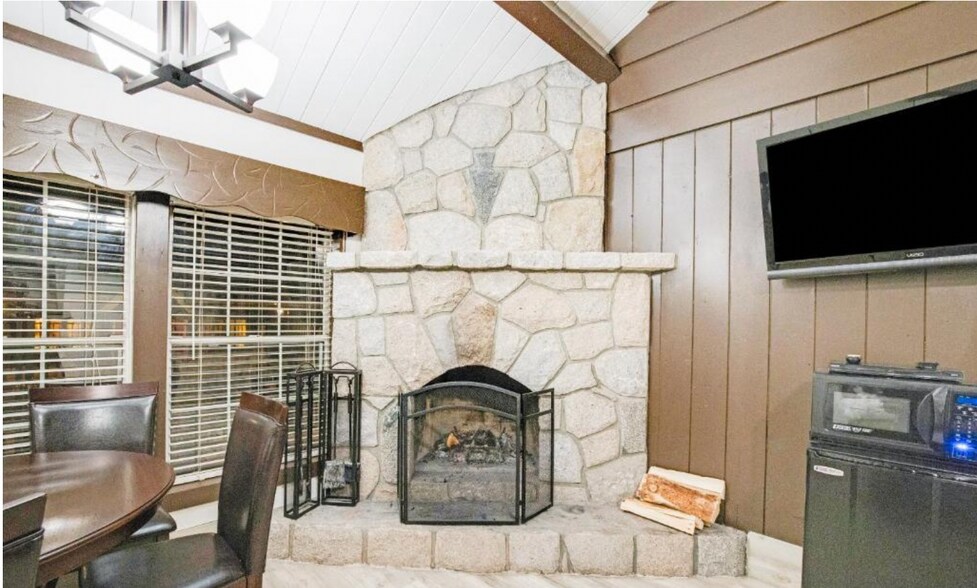More Photos Of 27992 Rainbow Dr, Lake Arrowhead Hospitality For Sale