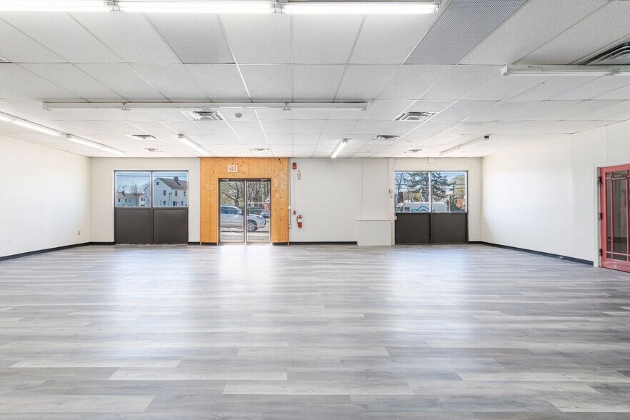 More Photos Of Post @ Post & Namcook Rds., North Kingstown Unknown For Lease