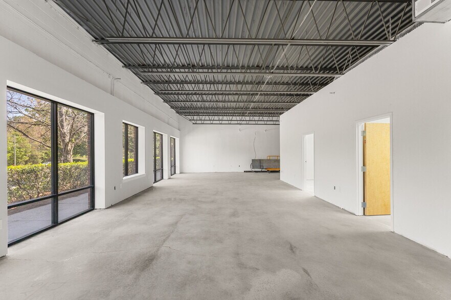 More Photos Of 1803 Associates Ln, Charlotte Showroom For Lease