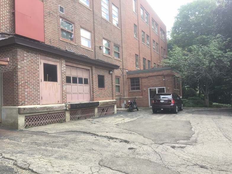 More Photos Of 2-4 S Portage St, Westfield Office For Lease